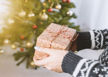 Picking Christmas Gifts for Mother as well as for Other Family People