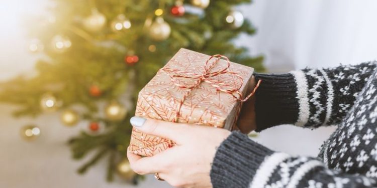 Picking Christmas Gifts for Mother as well as for Other Family People