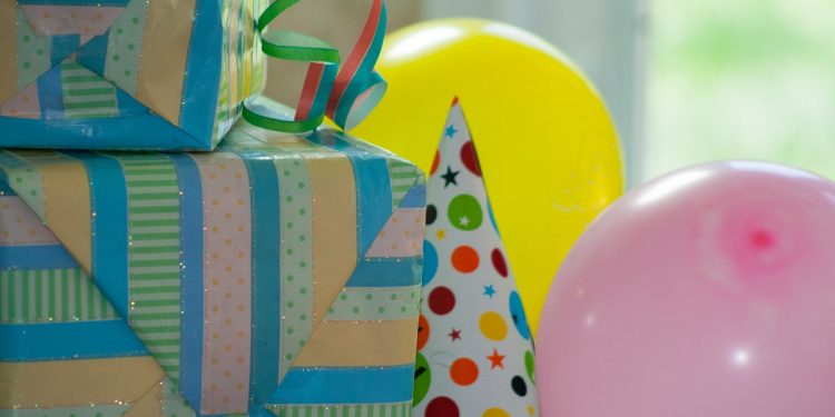 Surprise Your Dear Ones With Birthday Gifts Delivery