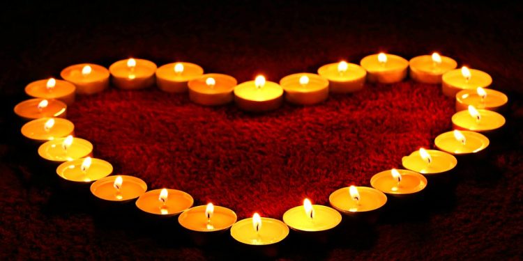 Why people from everywhere love candles?