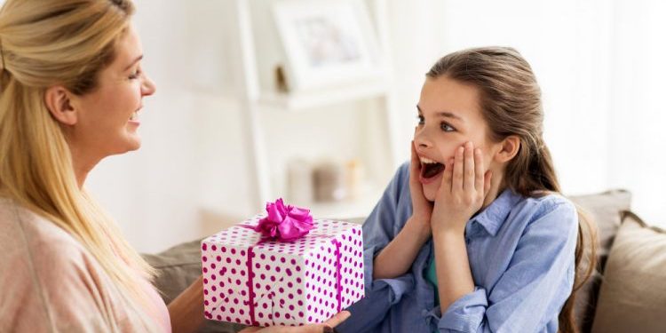 Is It Okay To Give Birthday Gifts to a Guy?