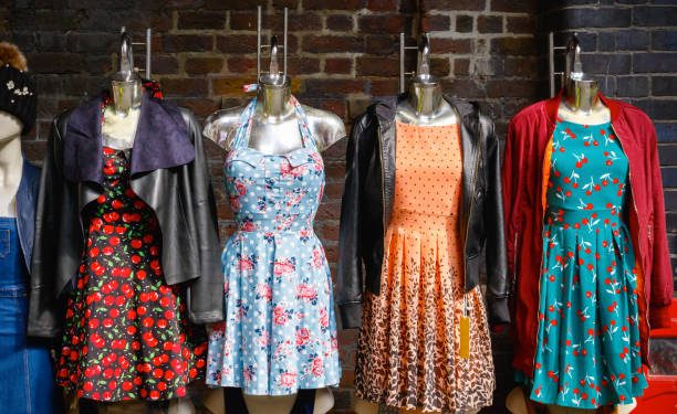 How to Style Vintage Clothing: A Guide to Accessories!
