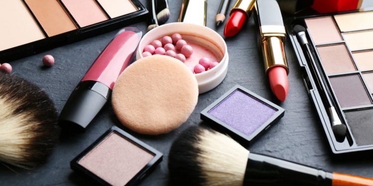 Why those wanting a cosmetic brand should speak to experts who produce serum