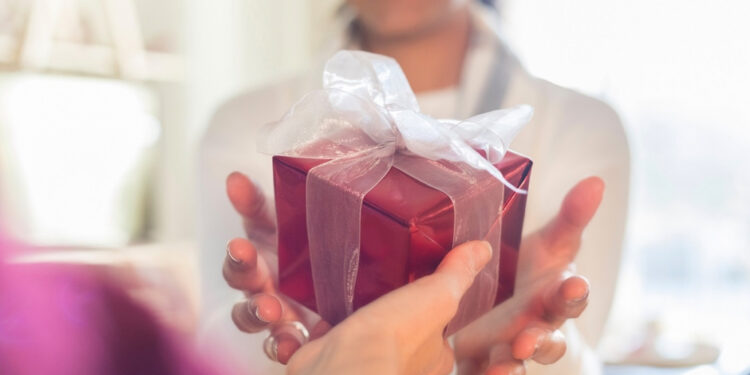 The Timeless Charm of Gifting: The Art of Giving and Receiving with Grace