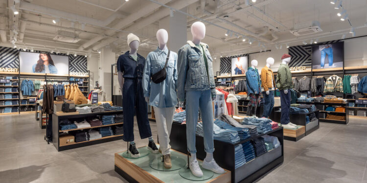 Outlet Stores Unveiled: Where Smart Shopping Meets Stylish Savings