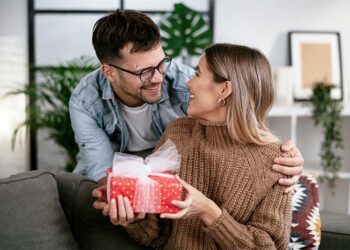 The Art of Intentional Gifting: Romantic and Meaningful Gift Ideas for Couples